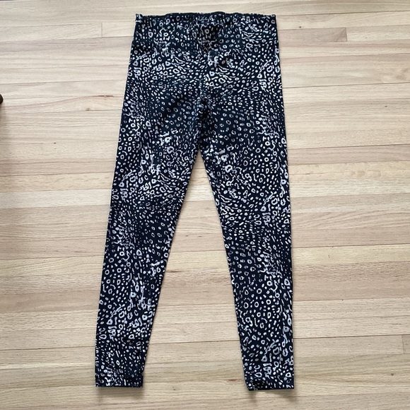 Talula by Aritzia Leopard print Leggings size M - Picture 3 of 5